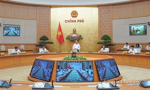 Thủ tướng Nguyễn Xuân Phúc: Phú Thọ cần chuyển dịch mạnh mẽ cơ cấu kinh tế với tầm nhìn dài hạn